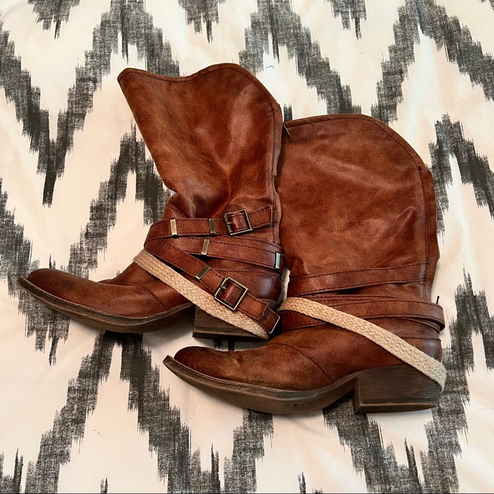 Mid-calf Western Boot - Cognac